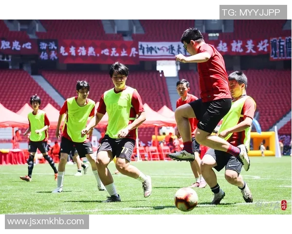 小球迷心中的足球明星梦想与成长之路探秘 小球迷心中的足球明星梦想与成长之路探秘