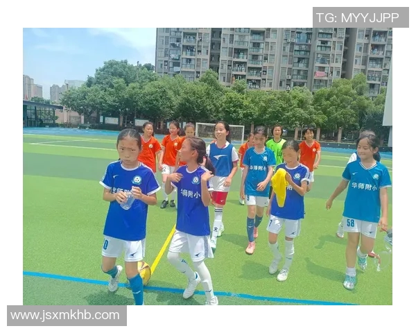 小小球场上的梦想与拼搏很多孩子心中的足球明星之路 小小球场上的梦想与拼搏很多孩子心中的足球明星之路