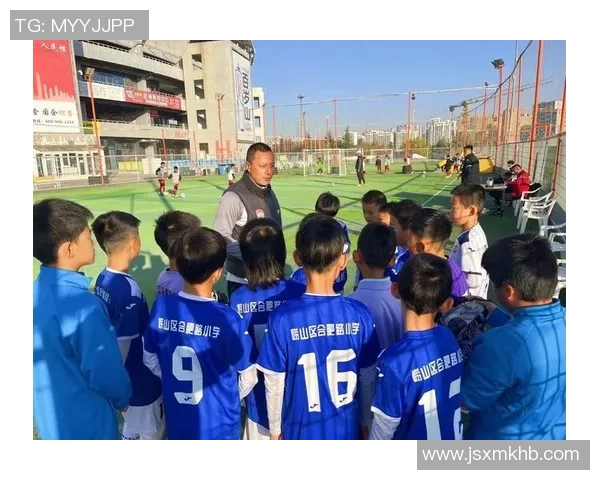 青岛足球之星闪耀绿茵场揭秘他们的成长历程与辉煌成就 青岛足球之星闪耀绿茵场揭秘他们的成长历程与辉煌成就